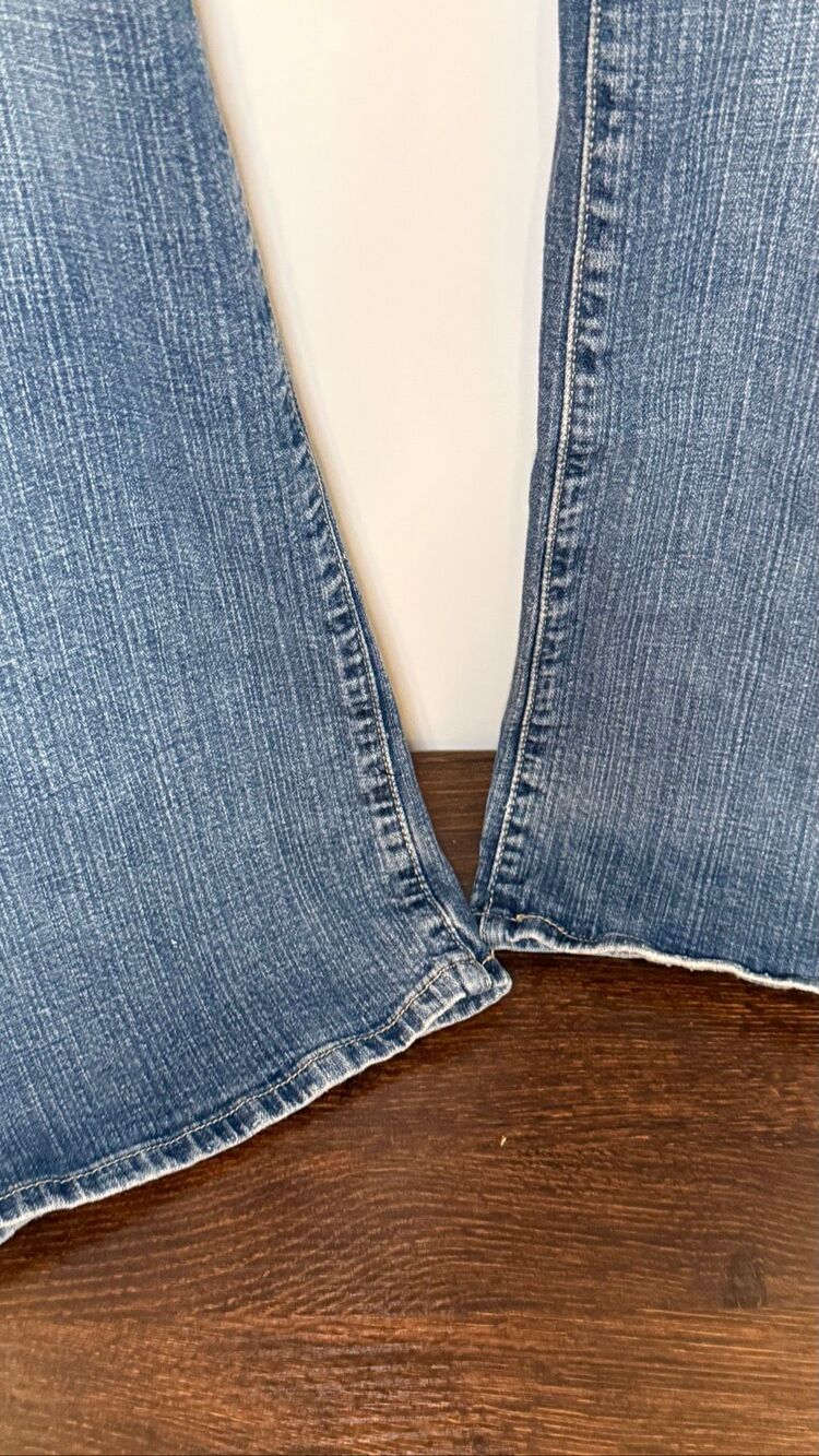 Levi’s relaxed boot cut 550 Jean women size 16 medium - has been hemmed - Picture 3 of 11